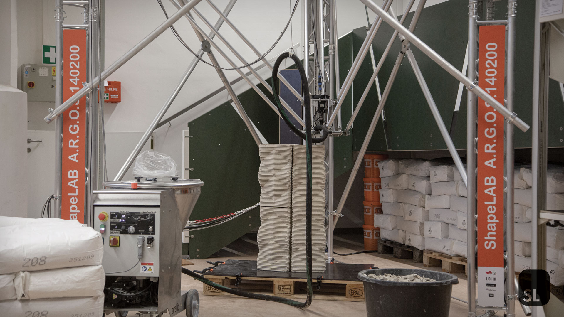 Large-scale 3D printer